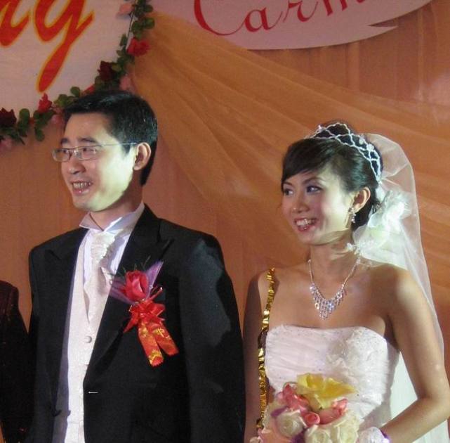 珠江台主持人李静雯结婚14年,为了家人她拒绝再主持
