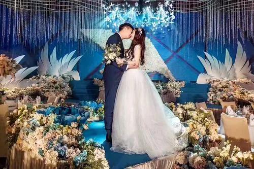 回收婚纱_旧衣服回收图片(3)