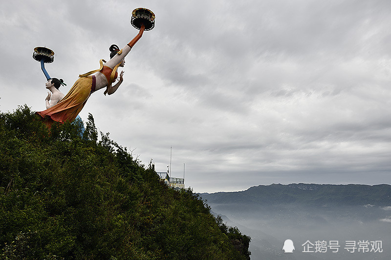 武隆白马山"飞天之吻"景区一角,摄影|寻常