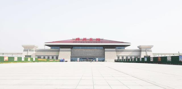 2019年5月14日,邓州东站站房主体结构,站前广场(含地下停车场)土方