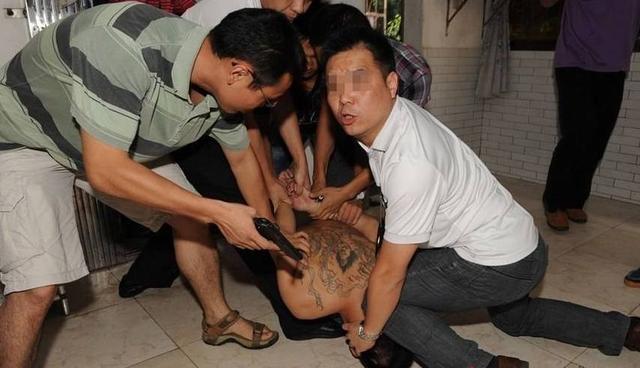 重庆最牛黑老大,说他来了小孩就不敢哭,当地人只认他不认县长