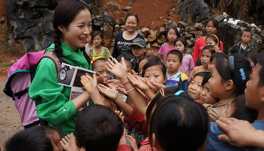 一个躲在角落里的明星,公益支教14年,被称为"最美公益女神"