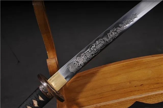 自卑还是自傲?日本刀的锻造,为何如此注重仪式感?
