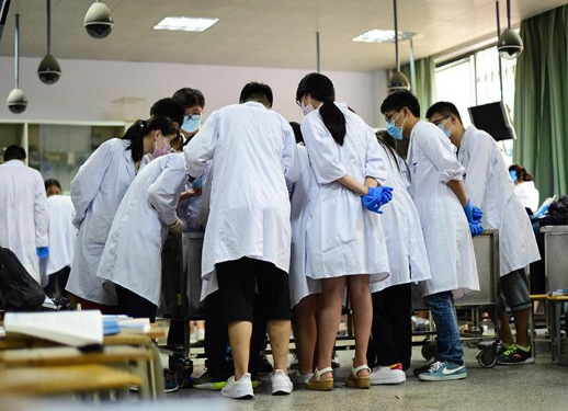 医院招聘医生_益年养老快讯 医养结合让老年人看病快 花钱少(5)