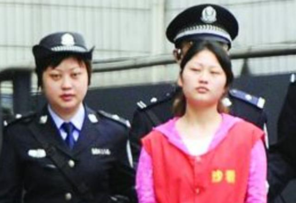 此人是重庆第一悍匪,背负11条人命,逃亡八年,死后仍有