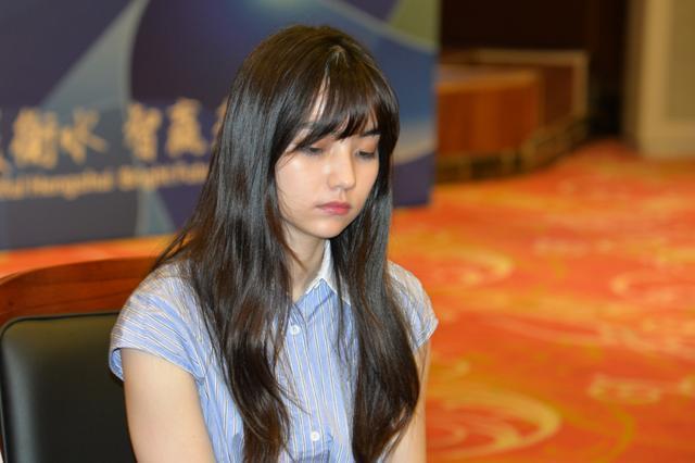 围棋界第一美女黑嘉嘉,身材修长面容甜美,如今已进演艺圈