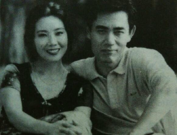 老戏骨陈宝国娶了大学班花成名背后是妻子的为爱隐退