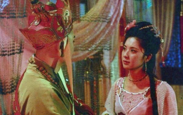 西游记女儿国国王想留下唐僧,她并非真的爱上唐僧,而是另有所图