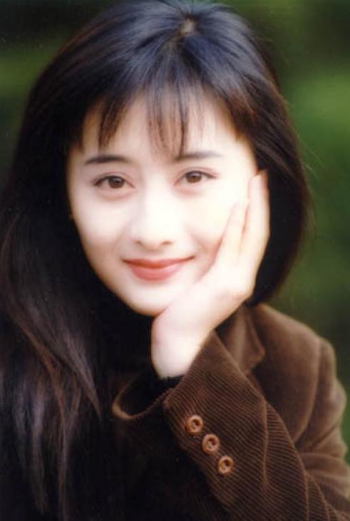 陈德容令琼瑶自愿等3年,周星驰疯狂追求,却嫁百亿同学坚持丁克