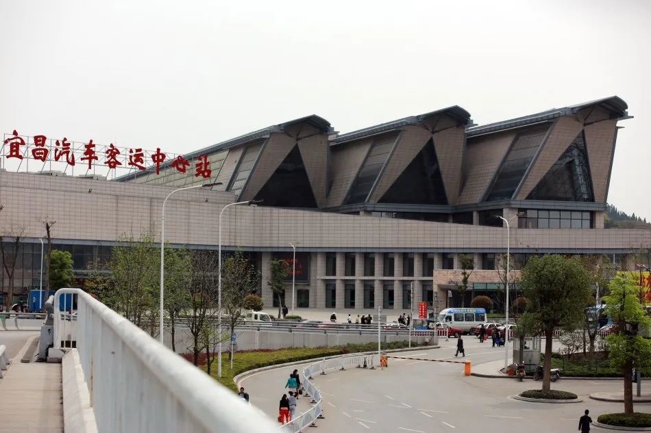 2011年, 2012年7月1日, 宜昌汽车客运中心站投入使用, 与宜昌东站