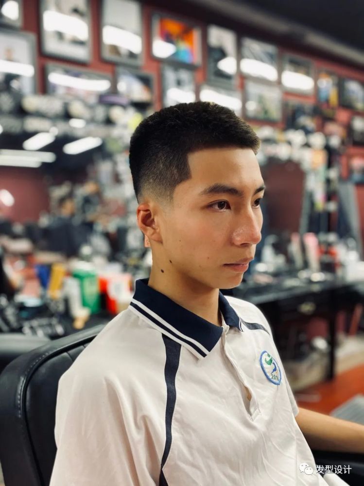 不用打理也能很帅的男生基础款发型!