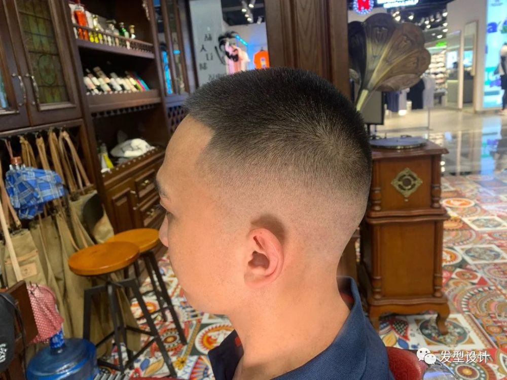 不用打理也能很帅的男生基础款发型!