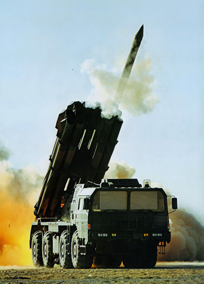 中国制造:世界最强的火箭炮 国产火箭炮中的佼佼者,包括在