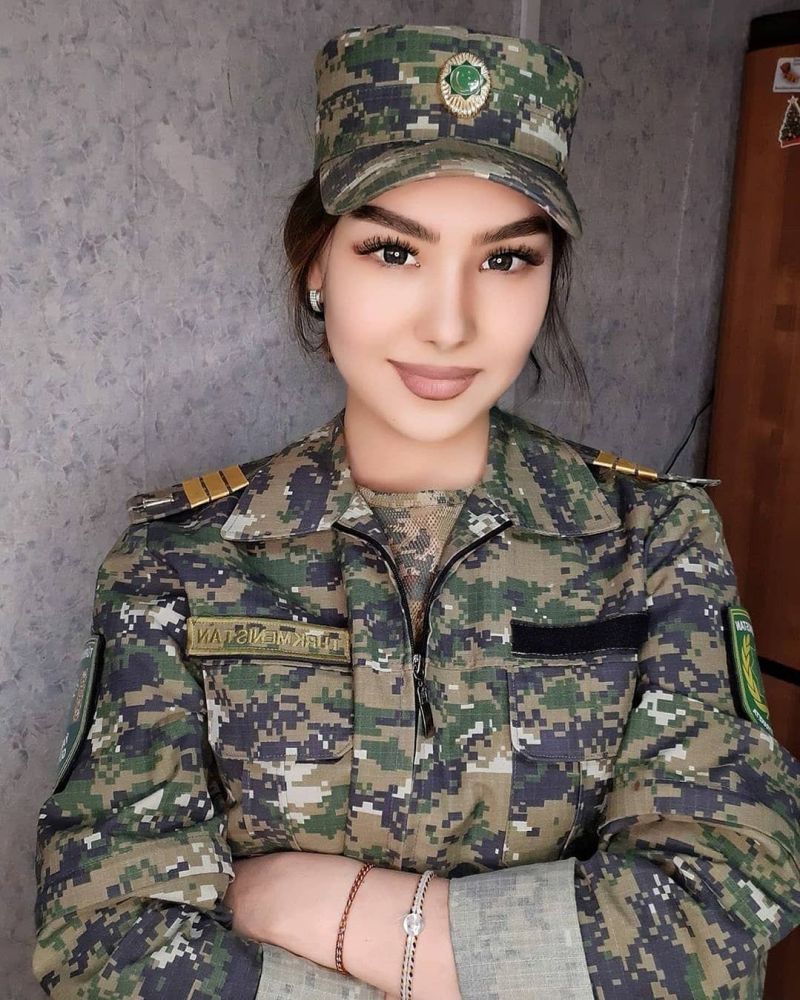 英姿飒爽,军花灿烂—世界各国女兵巡礼