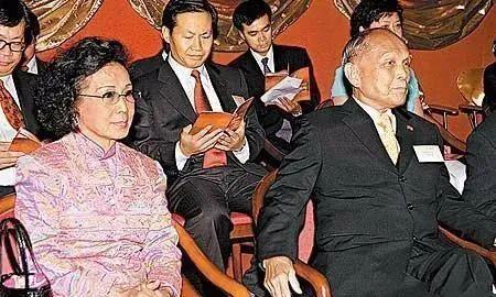 香港董家势力多强?霍震霆兄弟争了几年家产,董家出面立马和解了