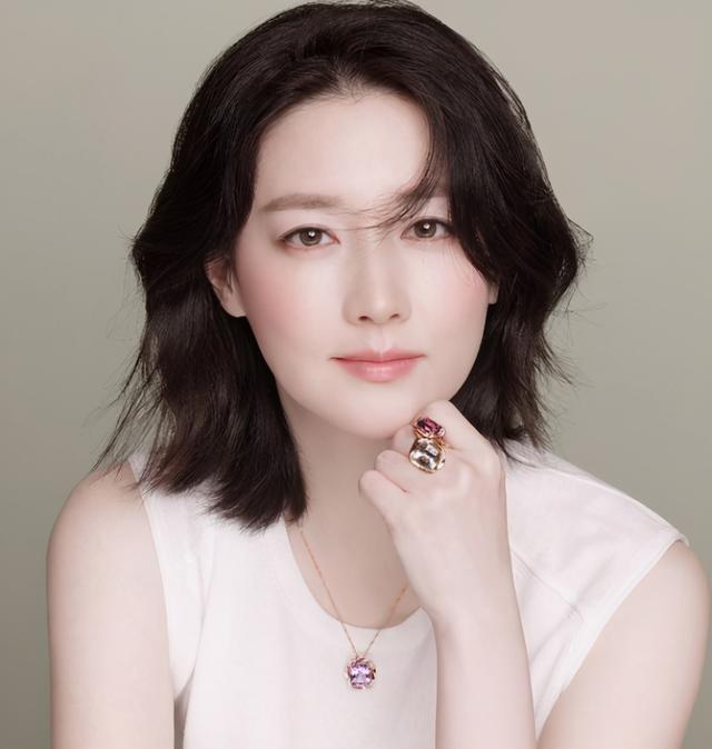 十位"神仙颜值"的韩国女星,金泰熙宋慧乔上榜,谁才是你的女神