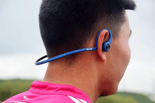 推荐理由:缤特力 backbeat fit boost蓝牙耳机采用耳挂 后兜式设计