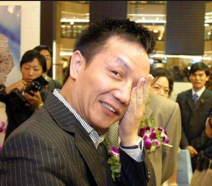 上海首富周正毅:入狱嫌热给整个监狱装空调,二次服刑稳赚30亿