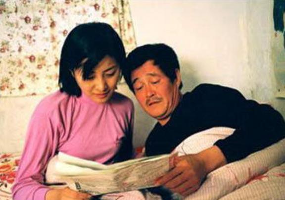 她是赵本山前妻,19岁生娃31岁被抛弃,离婚后靠洗碗谋生今成富婆