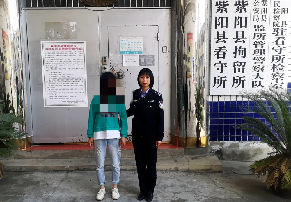 陕西俩女子进看守所