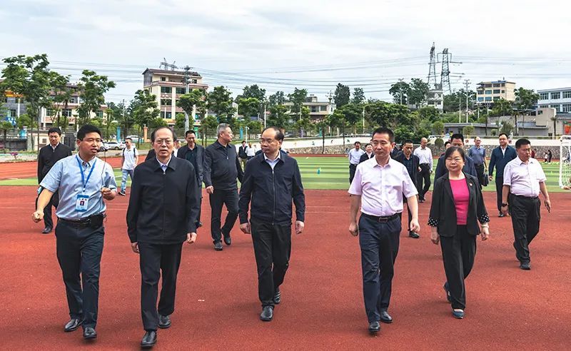 国家体育总局局长苟仲文到兴仁市调研