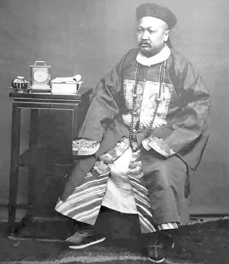 张鸣岐,字坚白,山东省无棣县人,出生于清德宗光绪元年(1875年,家中