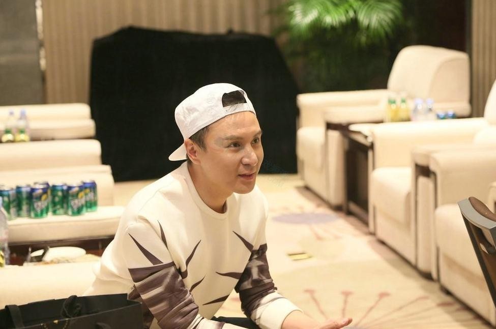 东方卫视六大主持人遭严惩后程雷接婚庆工作朱桢成功翻身
