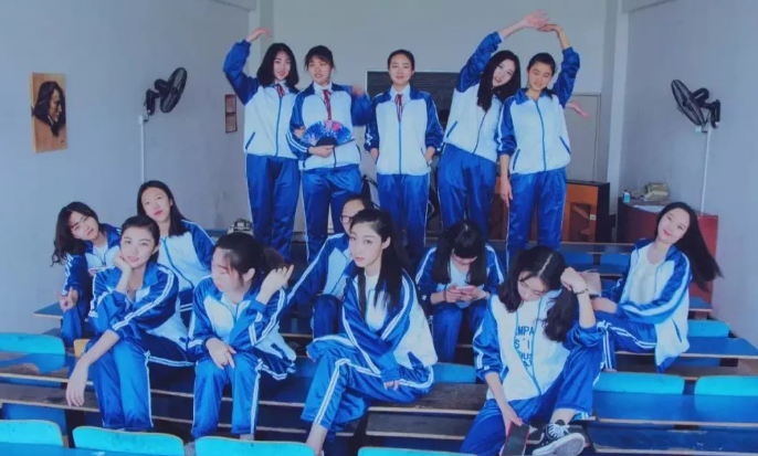 贵族学校与普通学校"校服对比",这3点差距很现实,学生