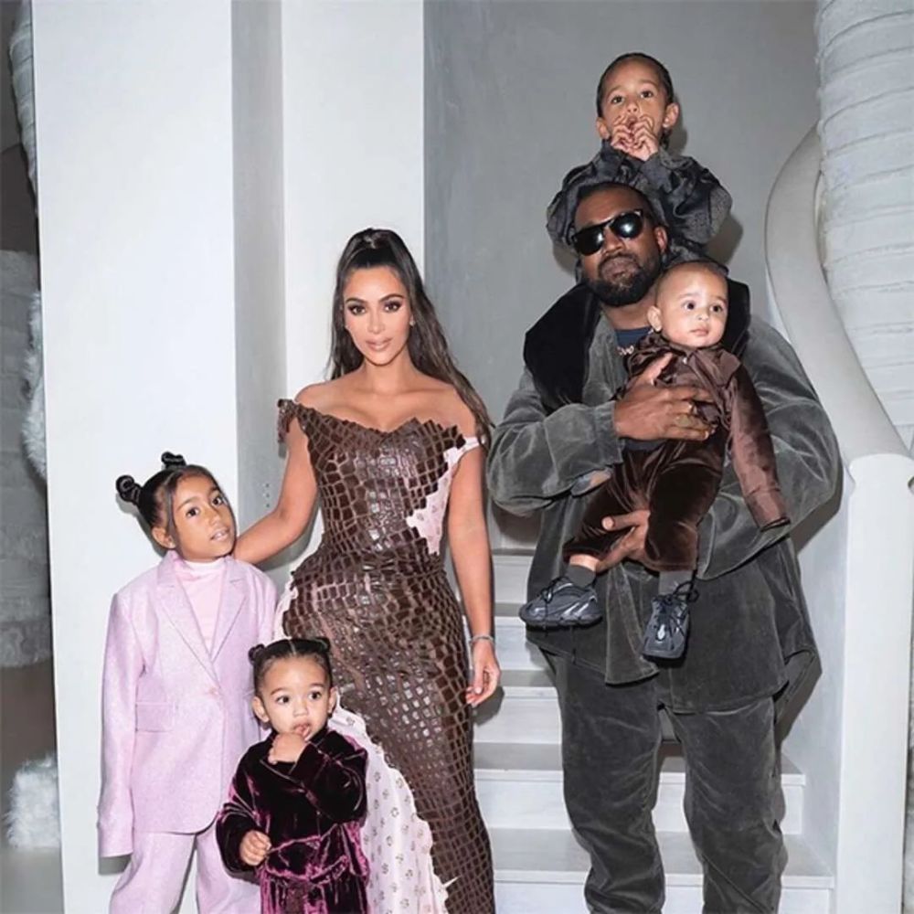 kanye west 和 kim kardashian 拥有 4 个孩子,大女儿 north,二女儿