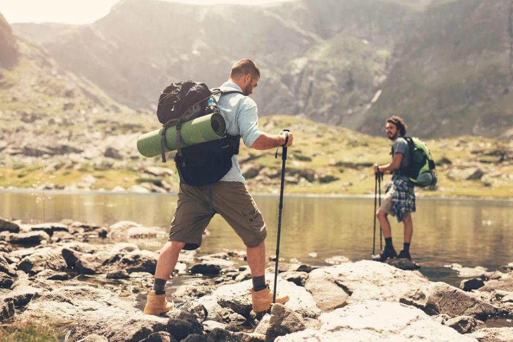中国徒步游人口占总人口4% 《山地旅游徒步指南》发布