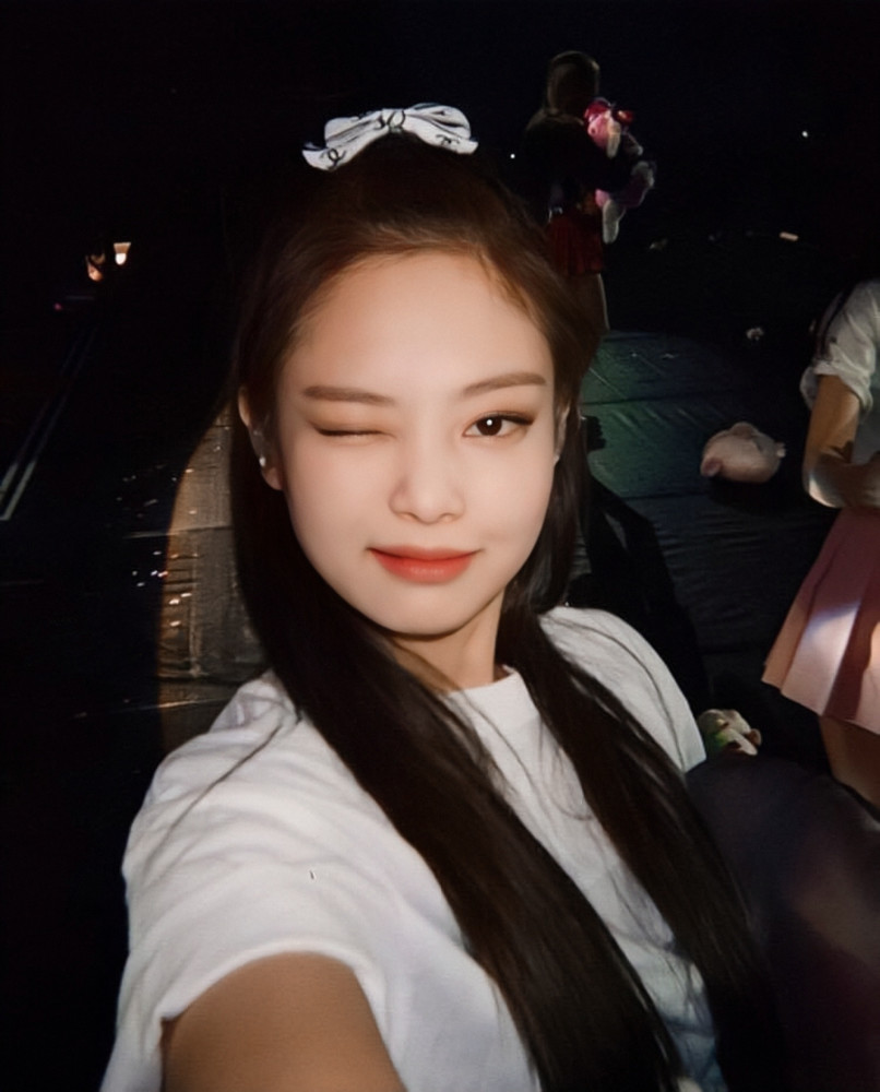 jennie丨自拍照壁纸.真可爱