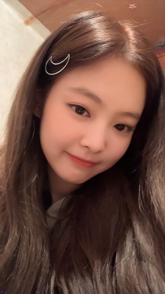 jennie丨自拍照壁纸.真可爱