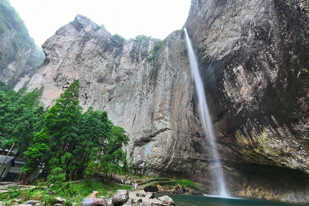 摘选自网络雁荡山系绵延数百公里,根据地理位置的不同,可分为北雁荡山