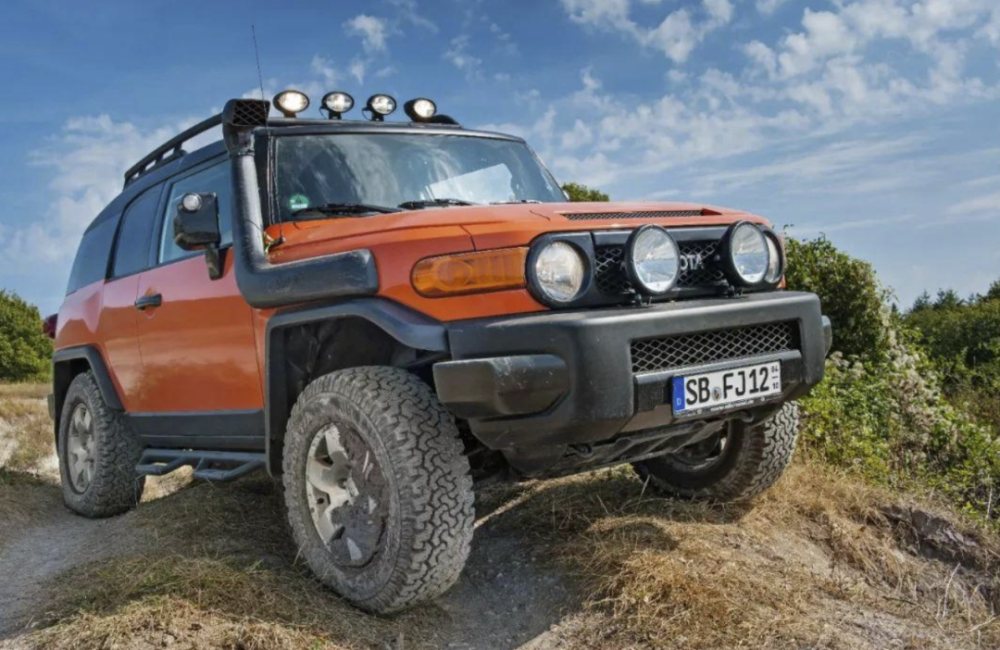 一个是奔驰g,另一个就是丰田fj cruiser