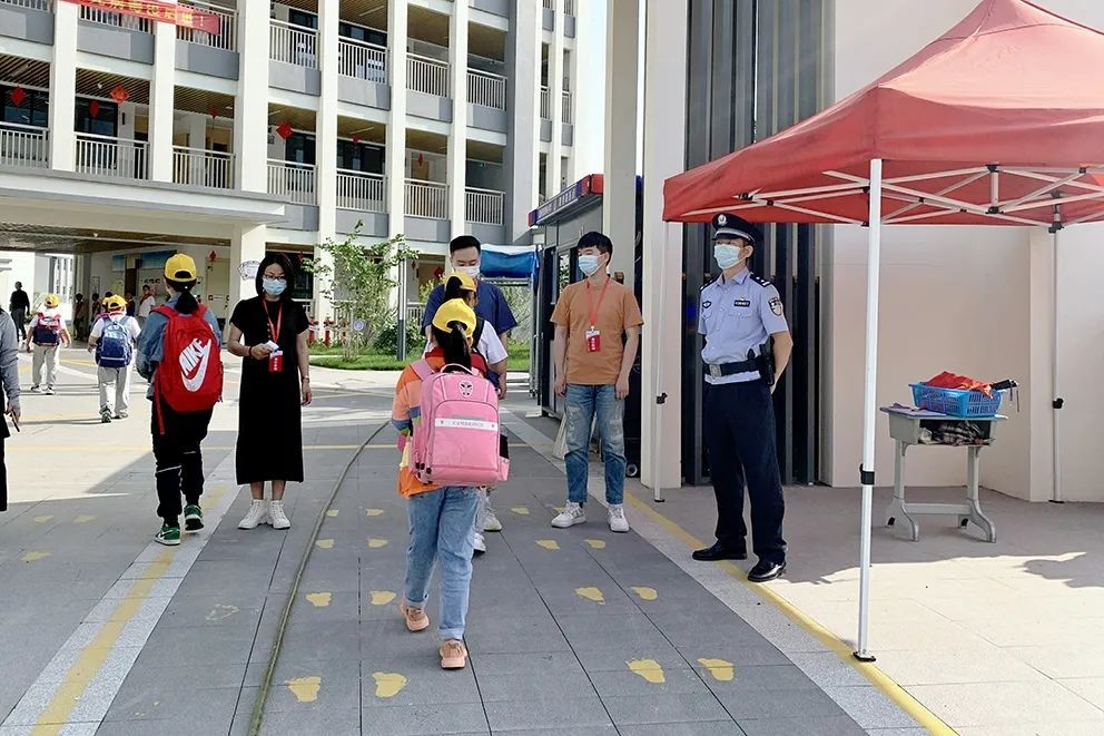一校一岗 定人定责 鹿城公安"护校岗 再升级