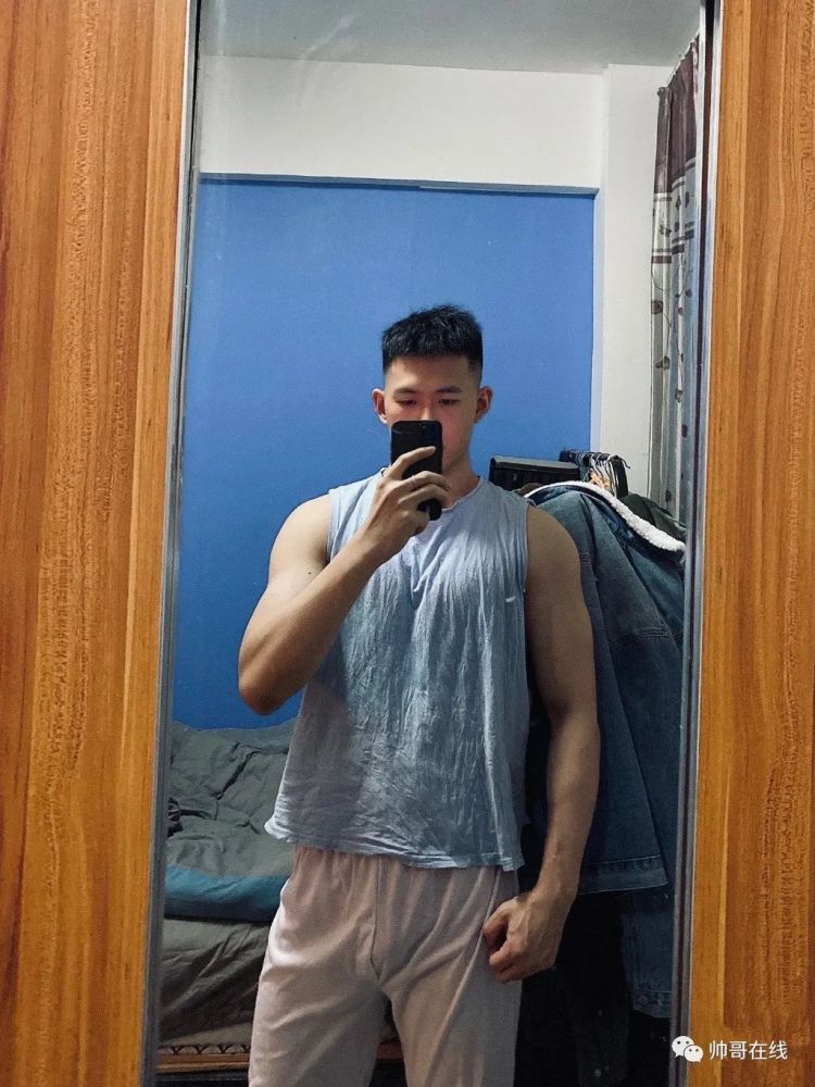 奶凶体育生小奶狗,寸头男孩流汗的样子太a!