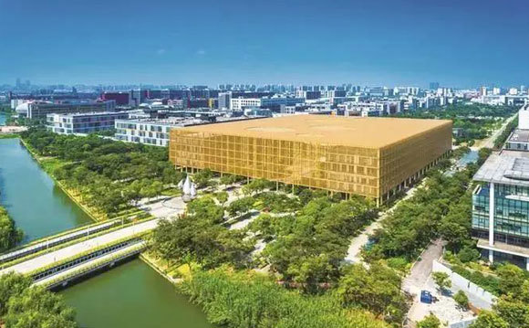 "苏州工业园区生物产业发展有限公司总裁殷建国说,载体建设,要比产业