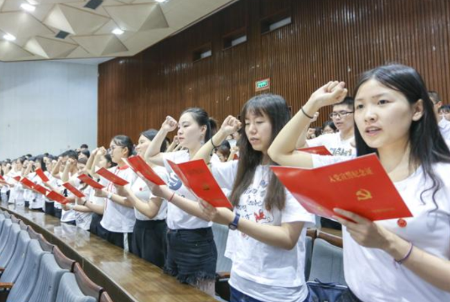 大学生入党优势多,可弊端却很少有人知道,学生需提前了解