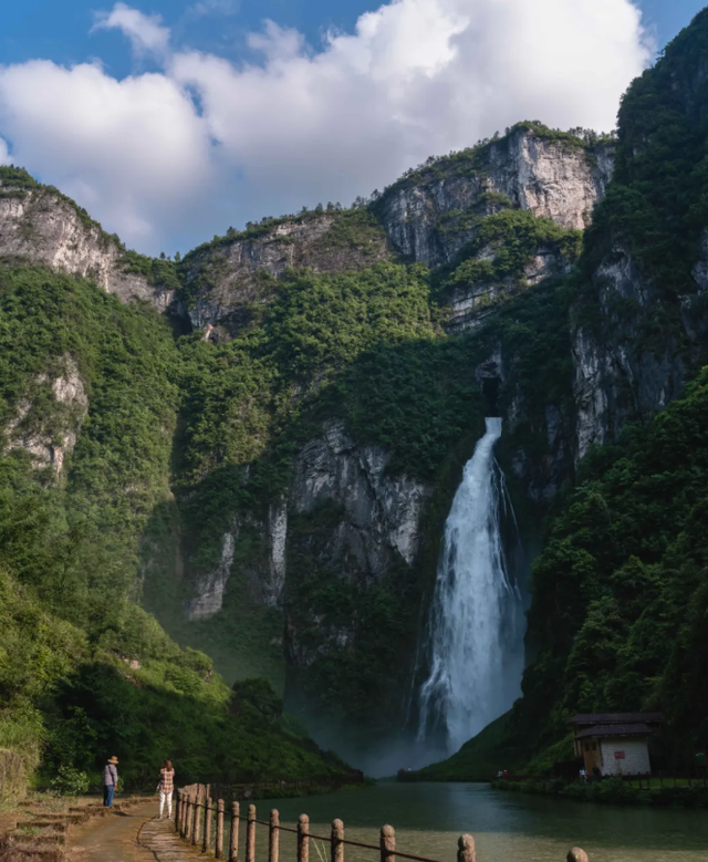 "湘楚西南门户,花垣县自然风光优美,旅游景点众多