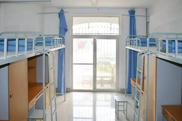 的基础上,科学统筹,合理规划,力争年底前通过新建和改扩建学生宿舍