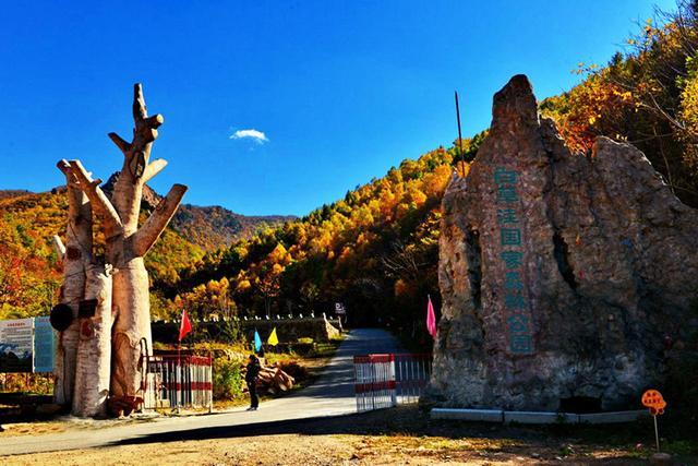 位于承德市滦平县东南部,燕山山脉中段,北京至承德旅游公路南侧,西距