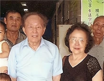 夫妻大叛徒,外逃成富豪,晚年回乡做慈善,去世时嘱咐子女做下去|盛忠亮