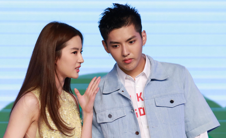 吴亦凡发文装可怜,模糊重点不正面回应传闻,被网友指责:没担当