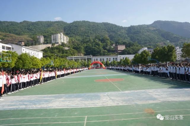 山城专题#巫山大昌官渡高考学子启程,数千人为他们壮行!