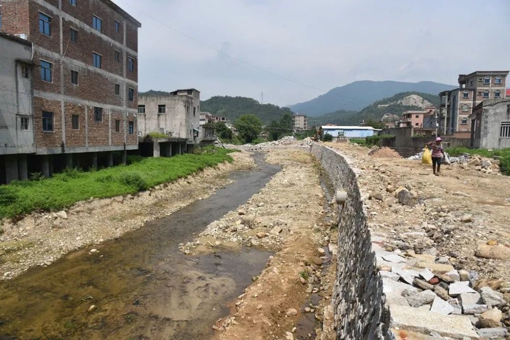 官桥九溪村:河道清淤显成效 水清岸绿换新貌