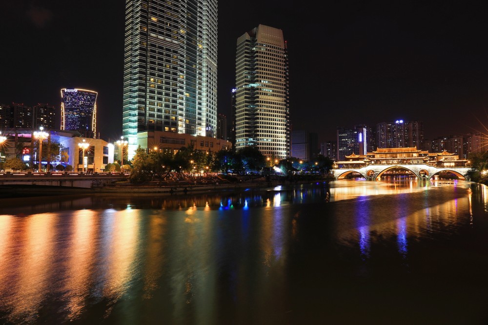 成都九眼桥夜景-梦幻夜生活,五光十色酒吧街