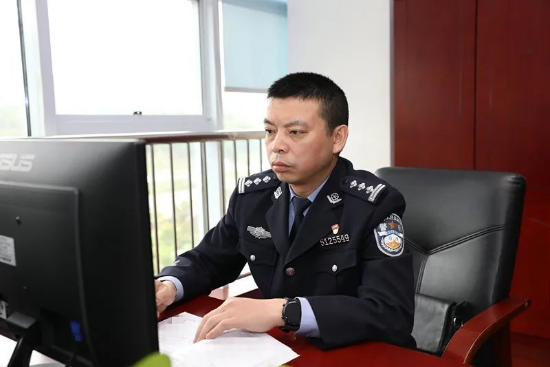 张明 四川省邑州监狱狱政管理科科长 工作以来8次评为年度优秀公务员