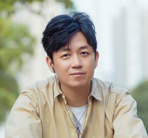 《蓝色爱情》的拍摄结束后,潘粤明终于决定,要做一名演员!