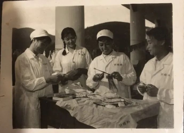 也正因此,80年代达到育龄期的女性,成为了我国最早一批使用节育环的
