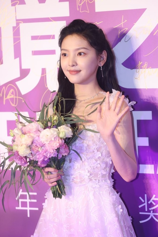 章若楠化身"小仙女". (来自:星动最娱乐)